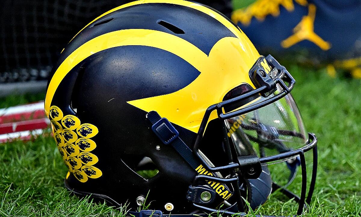 Ranking the 10 Greatest College Football Helmets Ever | Lines.com